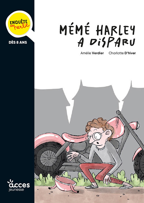 Couverture du roman d'enquête Mémé Harley a disparu, illustrée par Louis, le petit-fils de Mémé Harley, accroupi devant la moto de sa grand-mère.
